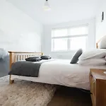 The Jericho Escape - Comfortable & Modern 4Bdr House